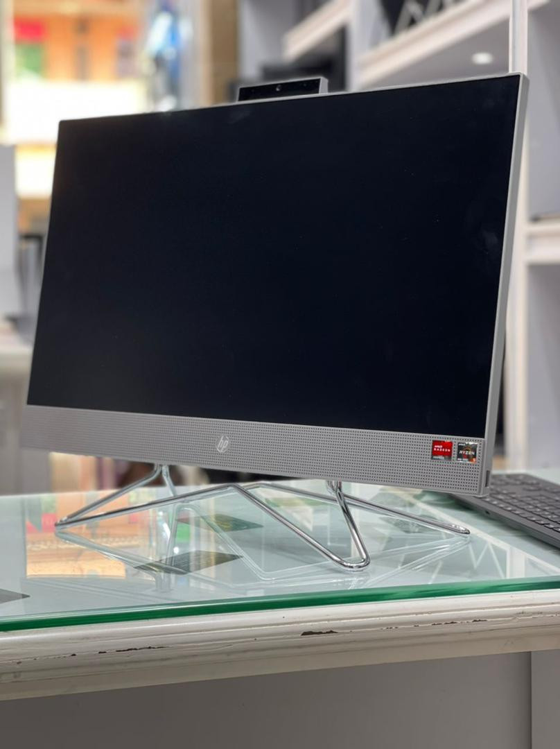 Desktop Computer HP 200 G4 22 All-in-One 8GB Intel Core I5 SSD 1T