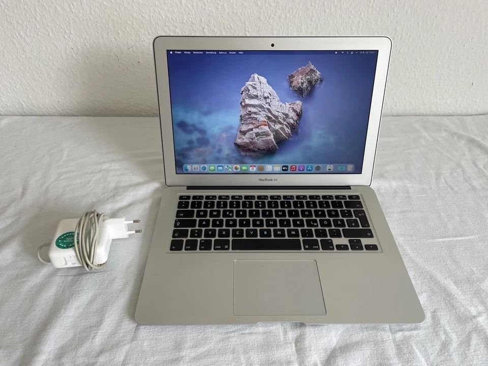 Apple MacBook Air 13" (Mid 2012) | i7 | 8GB RAM | 256GB SSD | Fast & Lightweight