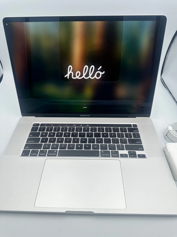2019 Apple MacBook Pro Touch 16 inch 2.6GHz 6 Core i7 32GB 512GB SSD Silver