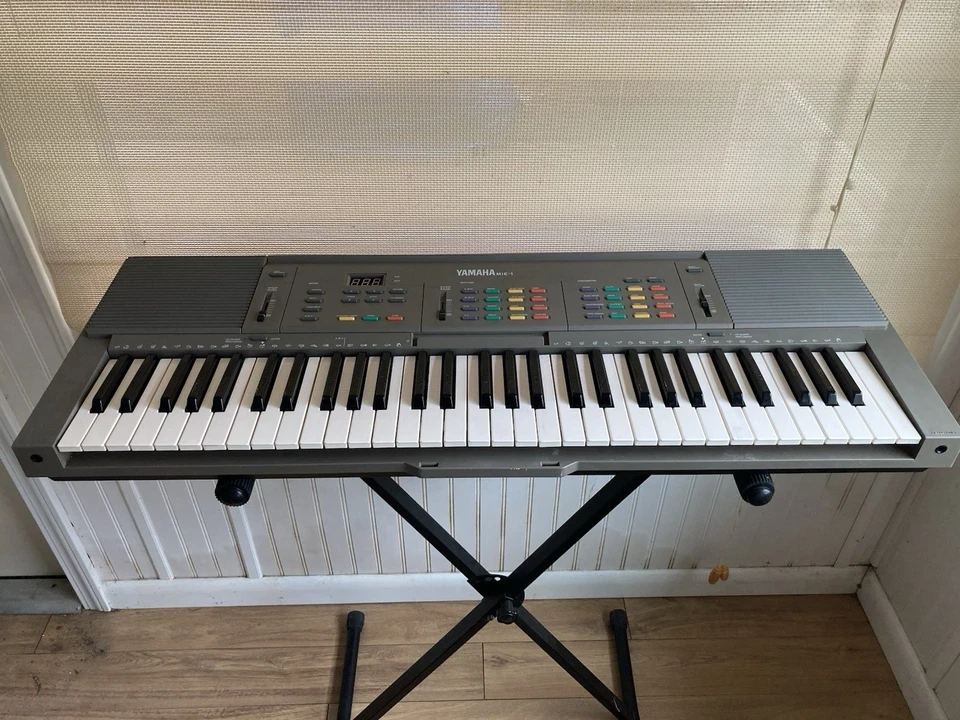 Vintage 90s Yamaha MIE-1 Keyboard- (TESTED)